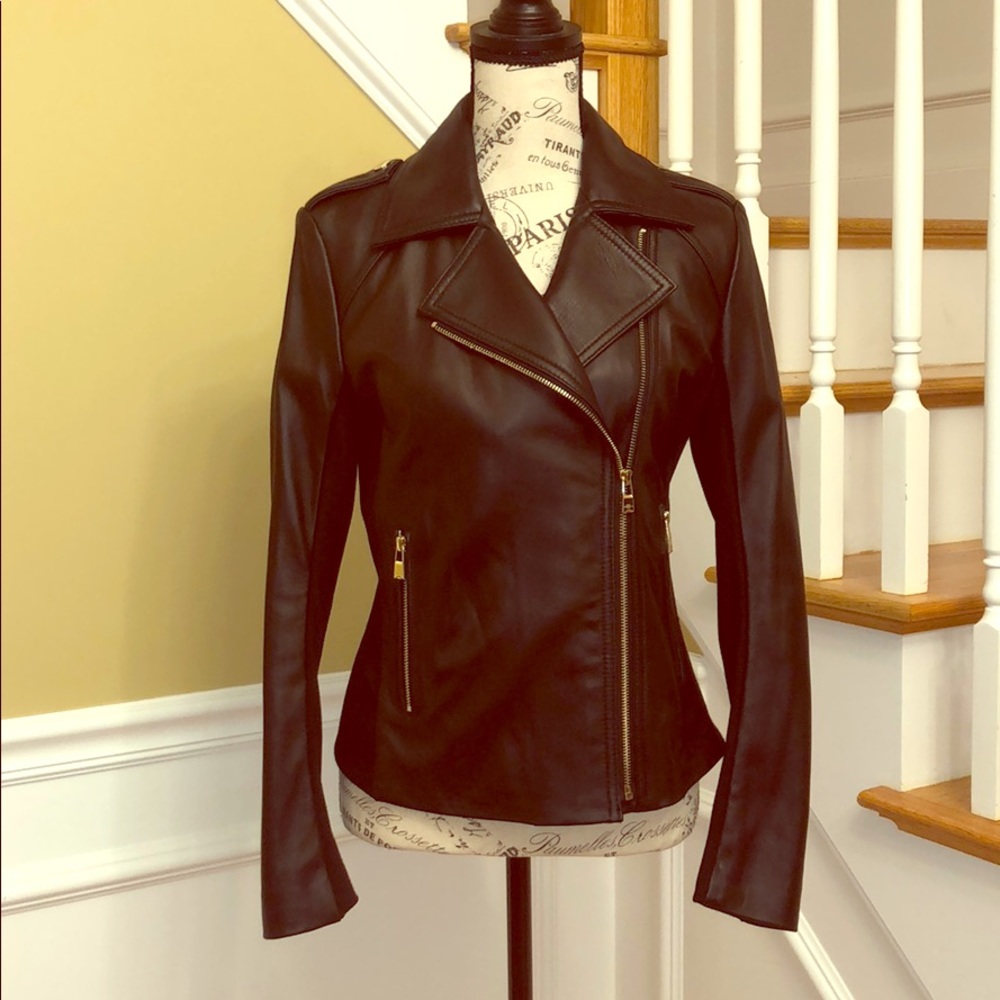 BLACK LEATHER JACKET SIZE. S